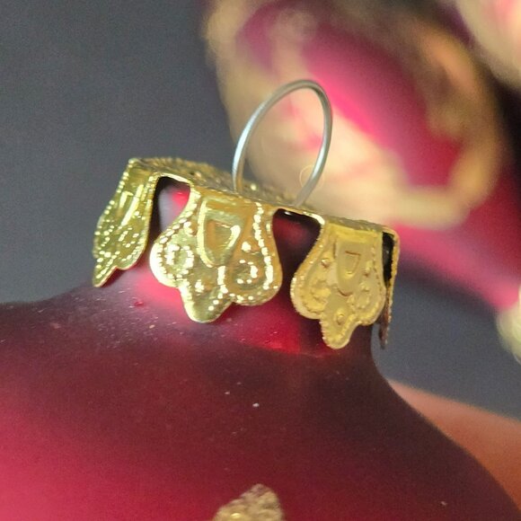 Red And Gold Glass Christmas Ornaments Set Of 5 Bow And Laurel Pattern 3–6 Inch - Picture 6 of 10